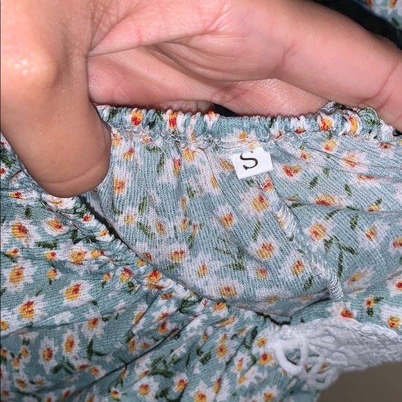 New lace foral Top - Picture 4 of 5